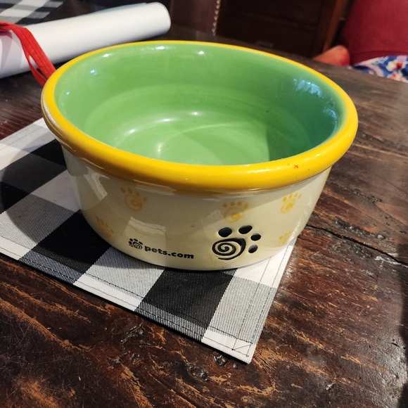 Large ceramic pet dish. BENEFITS RESCUE DOGS = CLOSET CLOSING - Picture 3 of 6